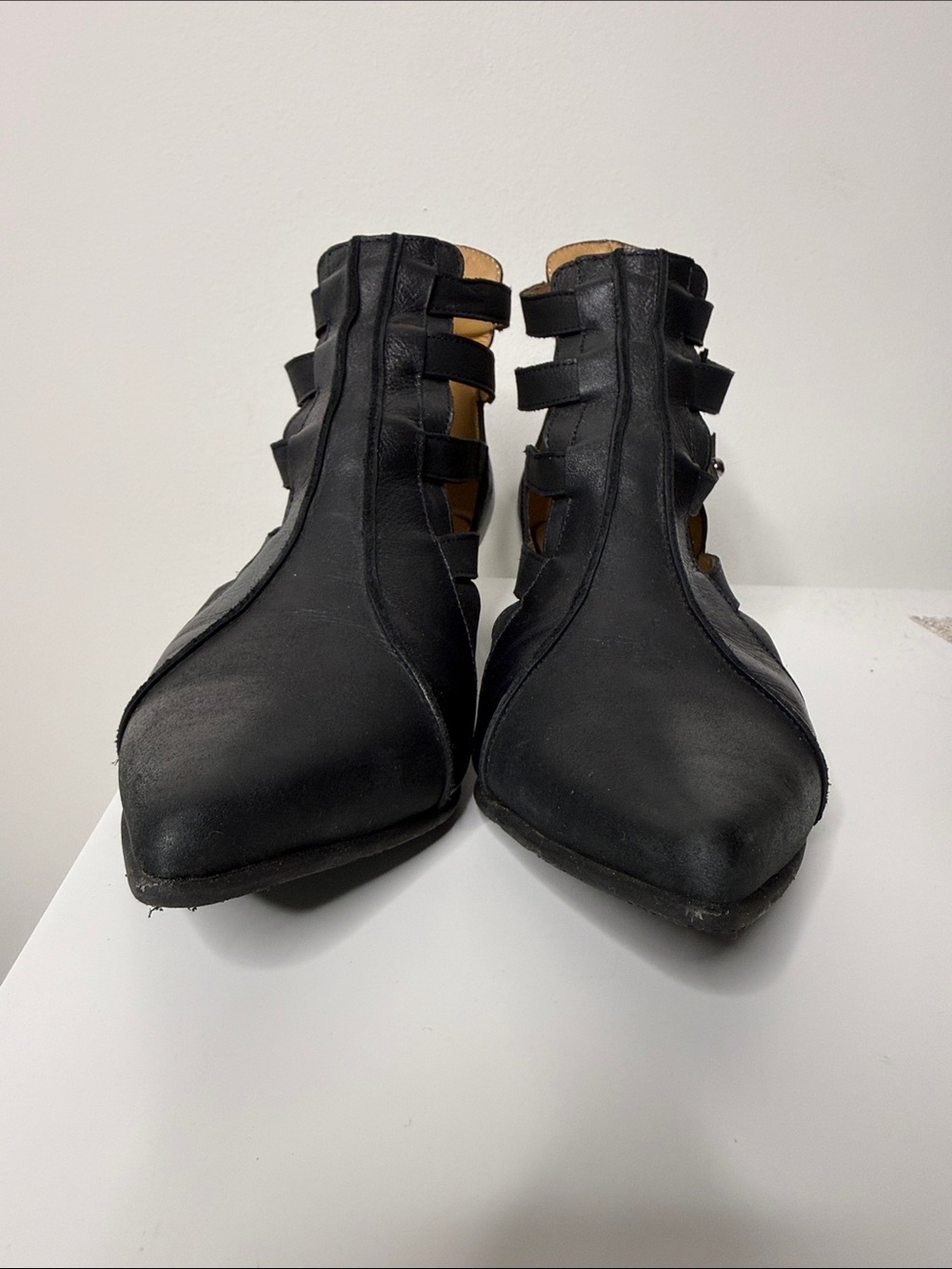 John Fluevog Bekke Black Leather Studded Cutout Ankle Boots 6.5 - Picture 7 of 13
